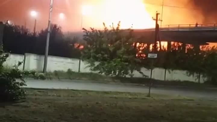 Украинские войска атаковали американскими ракетами нефтебазу в ЛНР