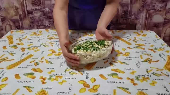 Вкусный салат с курицей и ананасом !