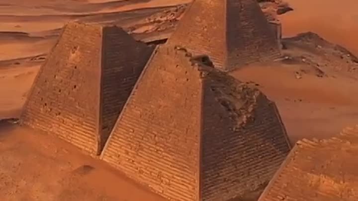 Кем и каким образом были построены пирамиды в Судане в Африке?