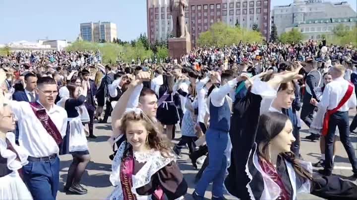 На площади Ленина в Чите прошло празднование последних звонков 