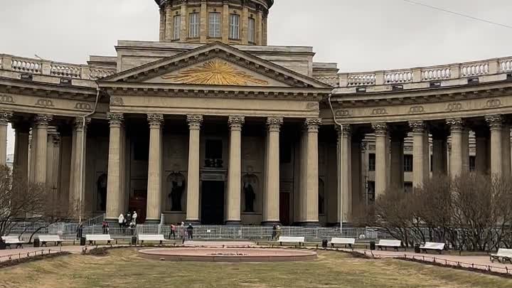 Казанский собор и Казанский сквер в Петербурге весной 2024