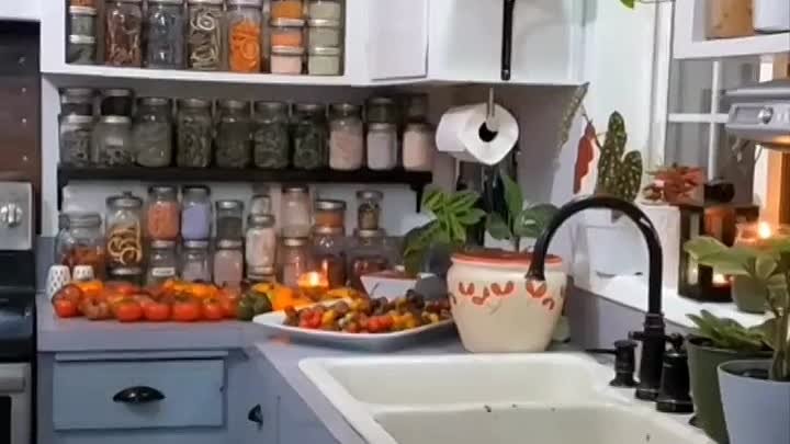 Заготовки сухие на кухне на даче-красота https://ok.ru/housegarden