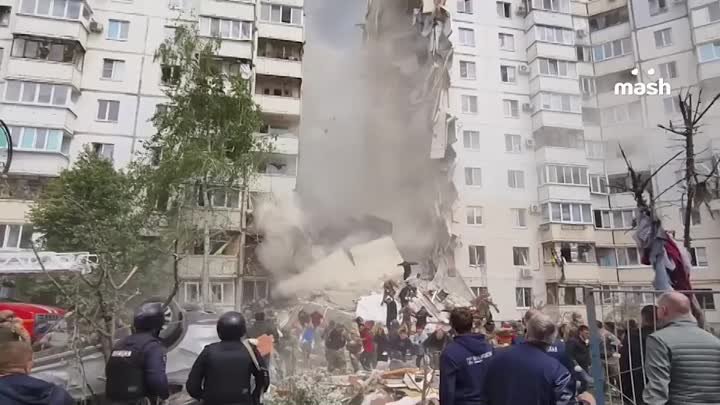 Белгород.Момент обрушения крыши во время спасательной операции 