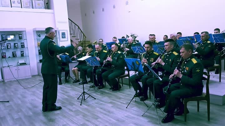 духовой оркестр военного академии РХБЗ под управлением дирижёра Эдуа ...