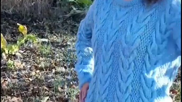 видео голубой пуловер как у Fendi