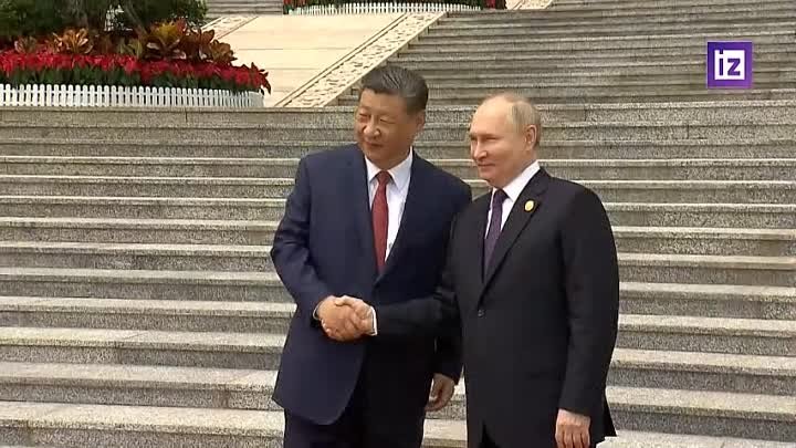Владимир Путин прибыл к Дому народных собраний в Пекине