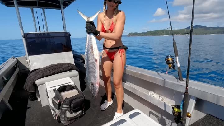 Лучший пляж в мире Red Fish Red Bikini Рыбалка с рыбной охотницей Эми(3)