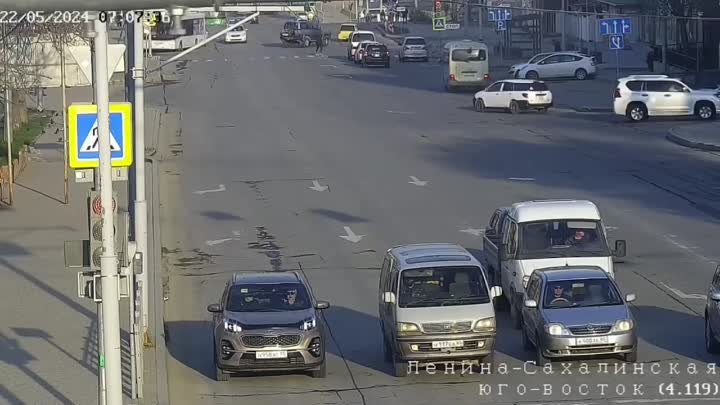 Торопыга на седане устроил ДТП на перекрёстке в Южно-Сахалинске