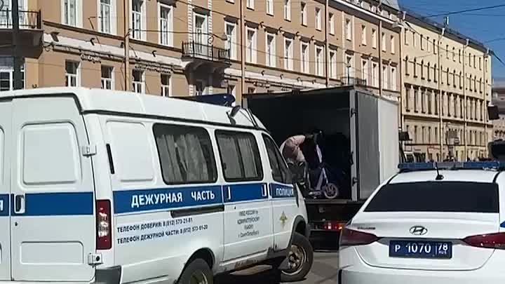 Электросамокаты увозят с петербургских улиц