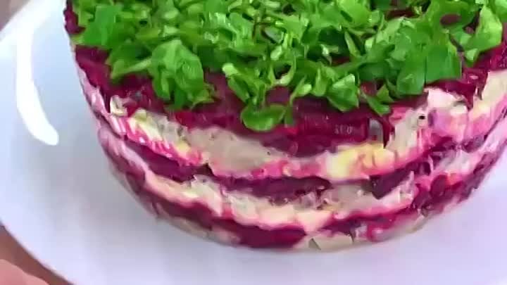 Мясной салат со свеклой
