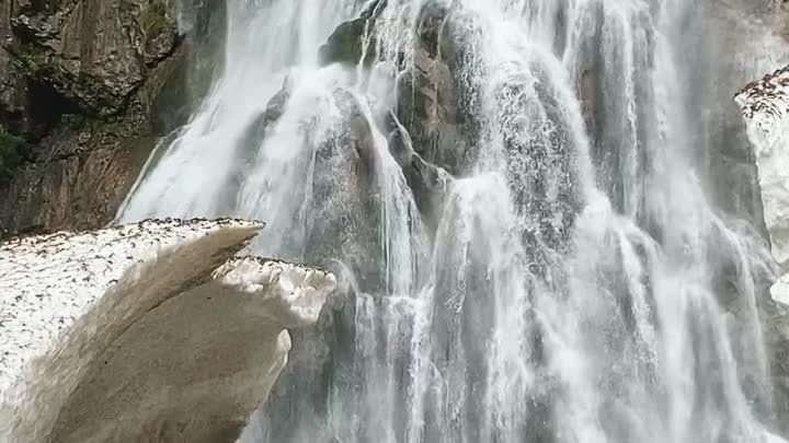 Невероятный Гегский, Черкесский водопад