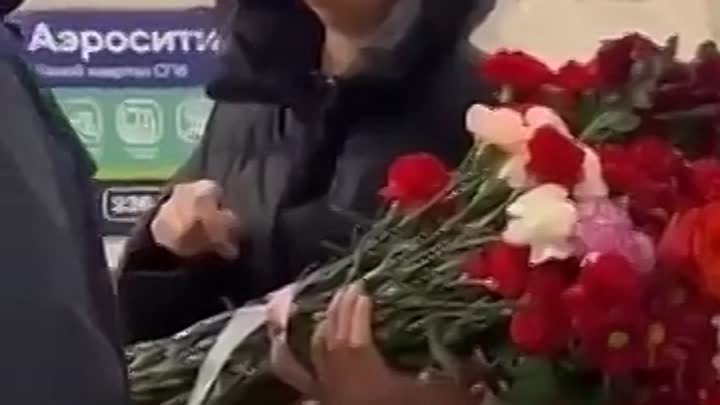 Украла цветы с мемориала жертвам теракта
