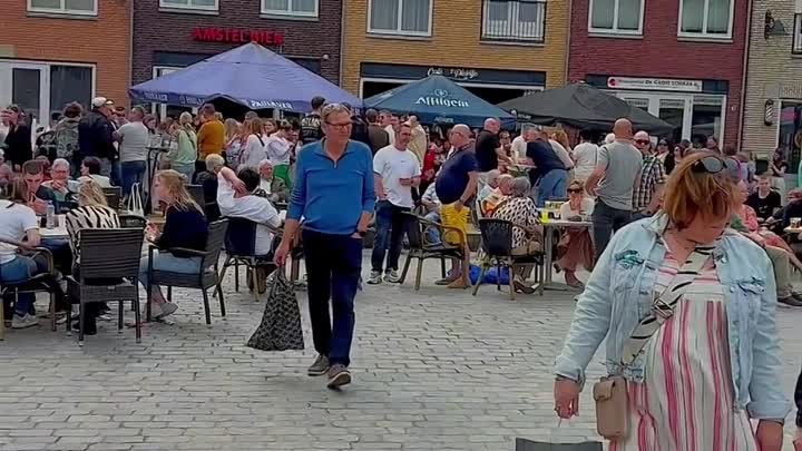 Отдых пенсионеров в деревне, Нидерланды (Голландия), Европа