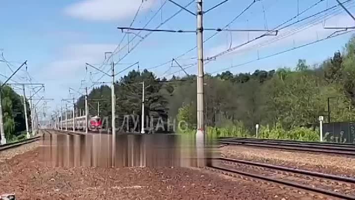 В Кратово женщина чуть не попала под поезд