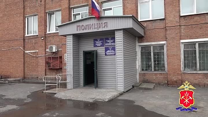 В Кузбассе полицейские задержали курьера мошенника, который похитил  ...