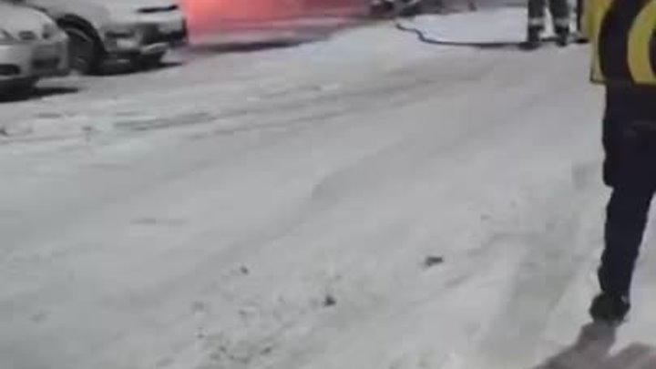 Автомобиль сгорел на проспекте Славы