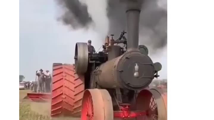 Трактор с паровым двигателем