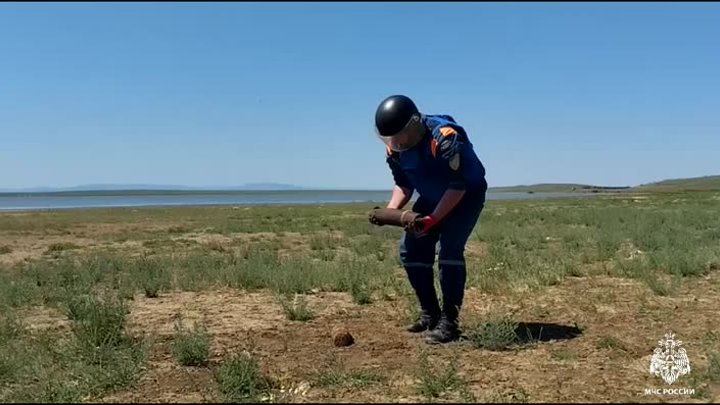 В Ленинском районе пиротехники показали, как уничтожают неразорвавши ...