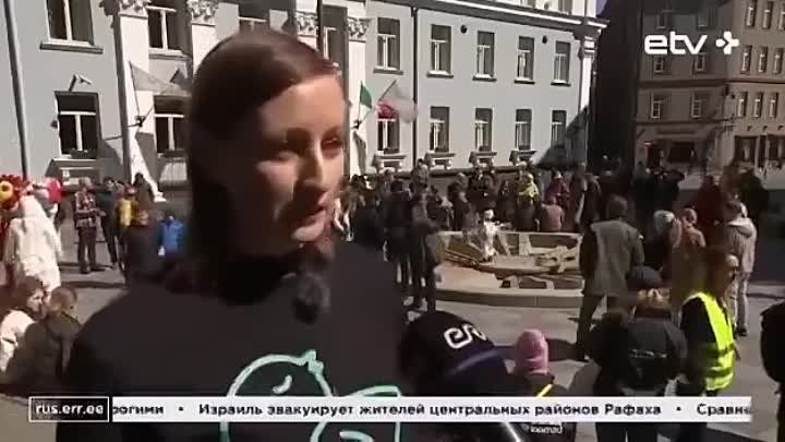 🇪🇪✊🐔А вот и видео с эстонского митинга за освобождение кур из клеток!