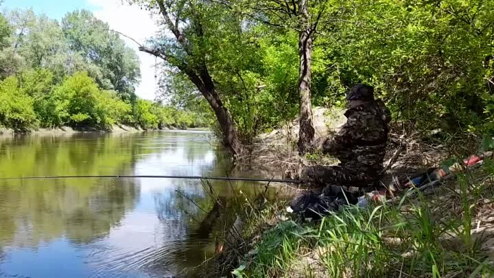 Рыбалка в холодный ветер на поплавок. Ловля рыбы в мае. Клёв в мае.