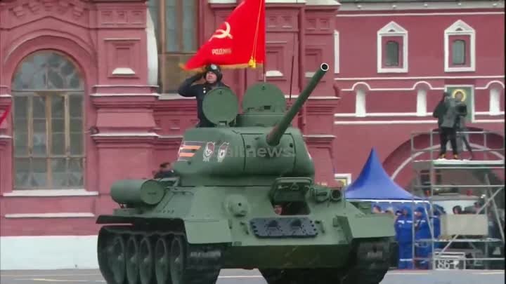 Техническую часть Парада открыл Танк Т-34