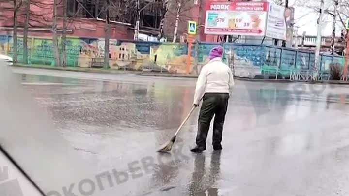 Видео от Прокопьевск.ру - чистота в руках каждого.MOV