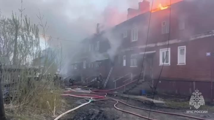 В Архангельске огнеборцы МЧС России локализовали пожар в жилом доме 

