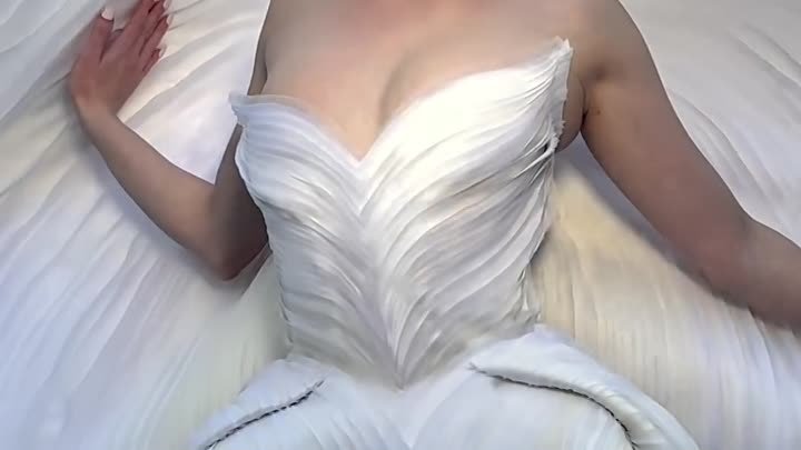 Аня Тейлор-Джой в необычном платье