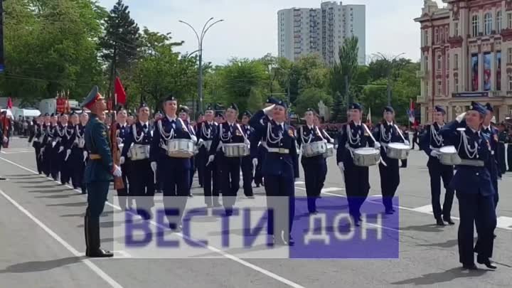 Кадры Парада Победы в центре донской столицы