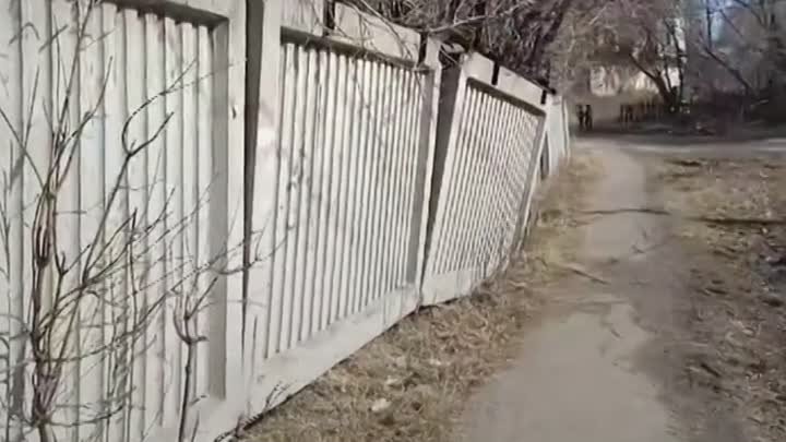Бетонный забор в микрорайоне Спичфабрика в Томске может в любой моме ...