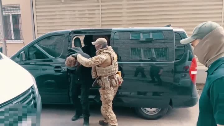 «Открывай дверь! ФСБ!» в Мариуполе задержаны двое шпионов, передавав ...