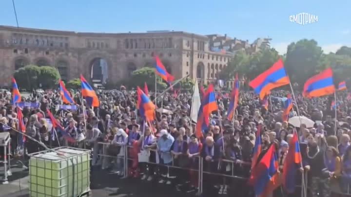 ⚫️ В Ереване тысячи людей требуют отставки Пашиняна