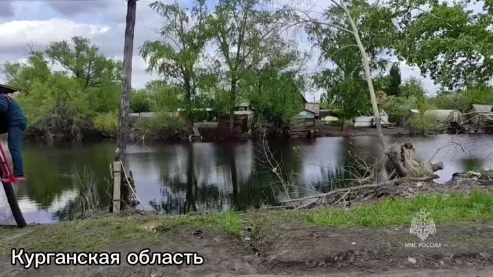 Спасатели МЧС России продолжают работы в подтопленных регионах