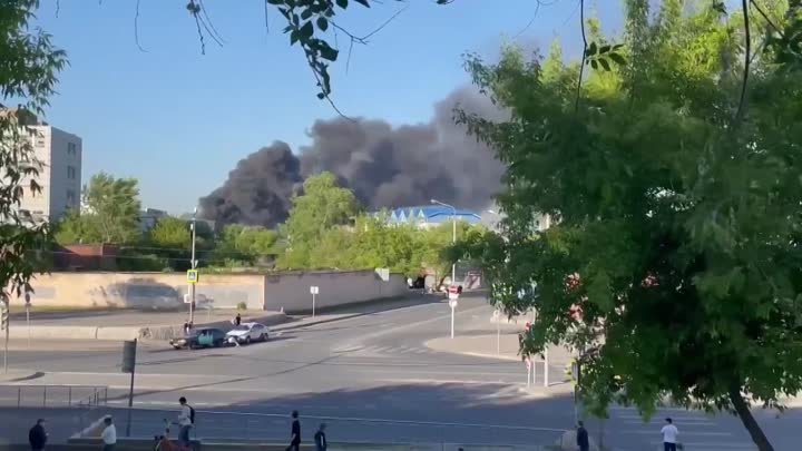 🔥Сильный пожар рядом с метро Кожуховская

Дым виден из многих район ...