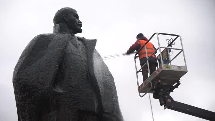 Уборка Новосибирска после долгой зимы