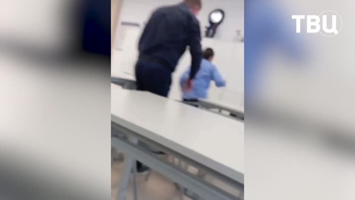 Директор школы-интерната на Ямале толкнул и накричал на ученика