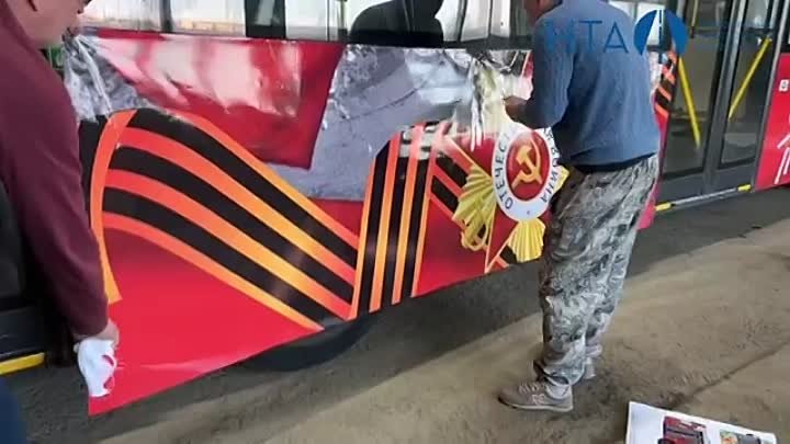Автобус украсили ко Дню Победы