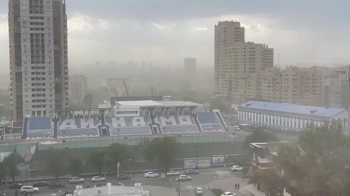 Мощная пыльная буря накрыла центр Волгограда 23 мая