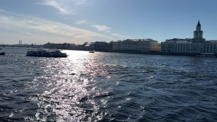 Петербург накануне Первомая – какие виды открываются с Дворцового моста