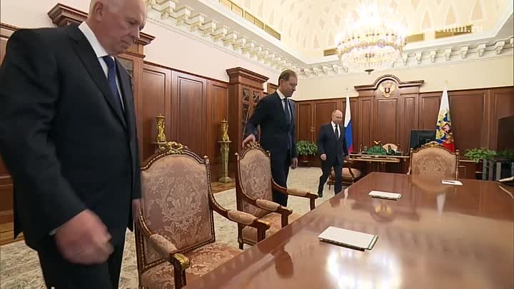 Путин встретился в Кремле с Мантуровым и Чемезовым