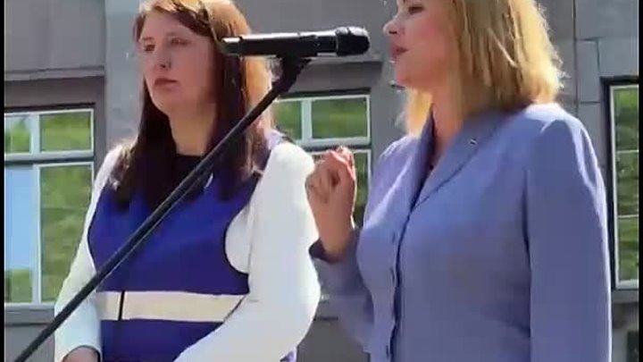 Премьера Латвии освистали на митинге учителей