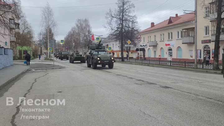  Военная техника едет с парада в Лесном