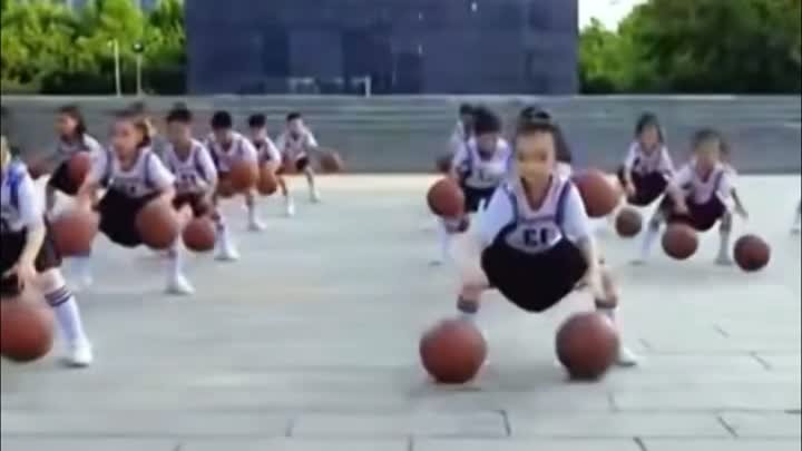 Баскетбольные навыки китайских воспитанников детских садов