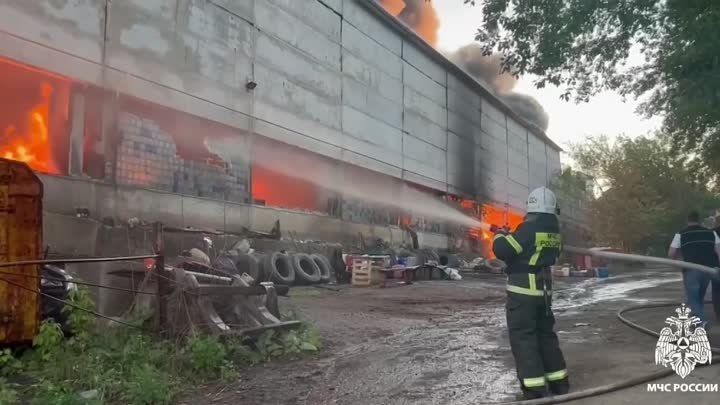 Сотрудники МЧС локализовали возгорание на складе с бумагой в Саранске