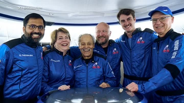 90-летний мужчина полетел в космос 