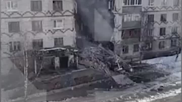 😱 Несколько этажей обрушились в жилом доме в городе Печора