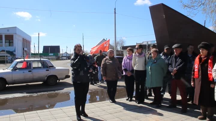 Митинг в Хабарах перед автопробегом-поёт Людмила Евдокимова