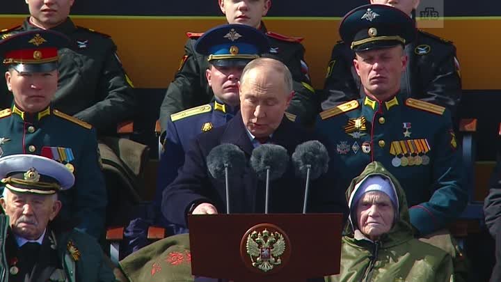Путин: с Днем Победы, с нашим самым главным, подлинно народным, свящ ...