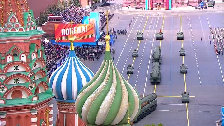 Проезд военной техники на параде Победы в Москве