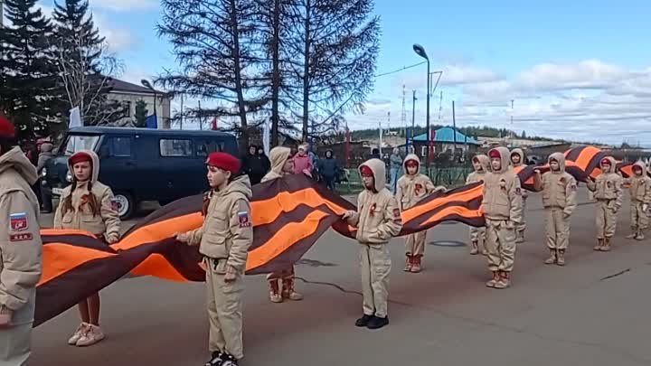 Всем миром, всем народом, всей землёй поклонимся за тот великий бой!